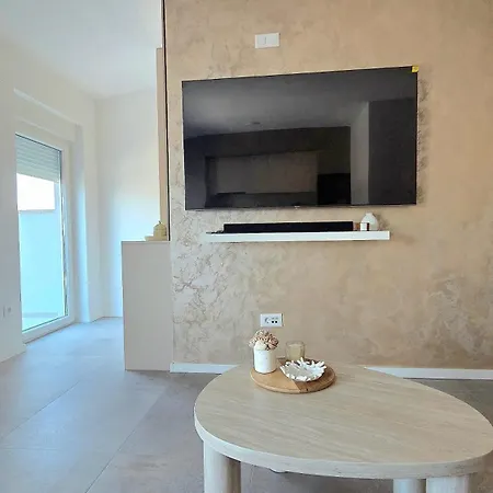 Sunny Terrace And Sea View Kailani شقة